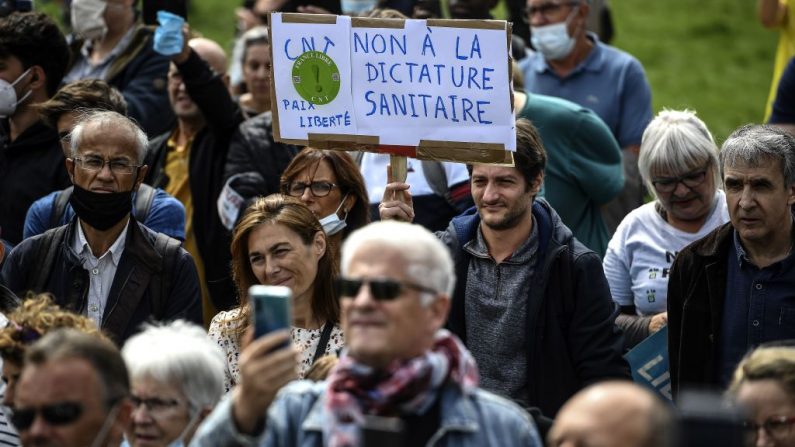 (CHRISTOPHE ARCHAMBAULT/AFP via Getty Images)