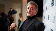 Sylvester Stallone enregistre une vidéo pour le département de la Police royale : « Vous êtes MES héros »