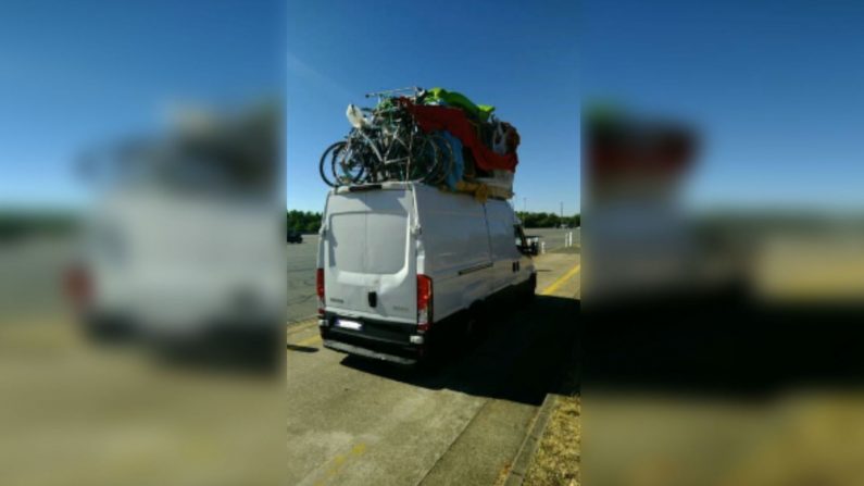 Le véhicule du contrevenant présentait une surcharge de plus de 2 tonnes. Crédit : Gendarmerie du Rhône. 