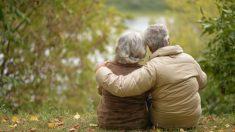 Un résident de 76 ans d’une maison de retraite demande en mariage sa petite amie de 71 ans