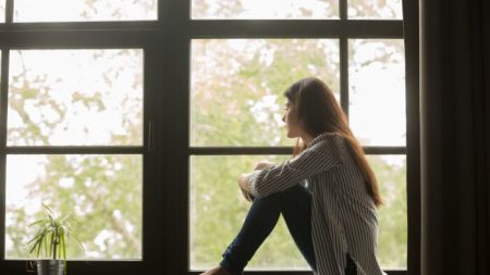 Une étude révèle que les jeunes souffrent davantage du déclin de leur santé mentale pendant une pandémie