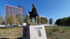 Strasbourg : la statue de Gandhi encore une fois vandalisée