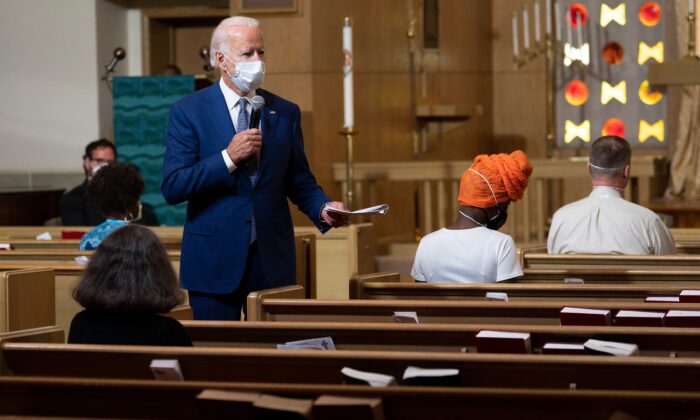 Le candidat démocrate à la présidence et ancien vice-président Joe Biden s'exprime à l'église luthérienne Grace à la suite de la fusillade policière de Jacob Blake à Kenosha, Wisconsin, le 3 septembre 2020. (Jim Watson/AFP via Getty Images)