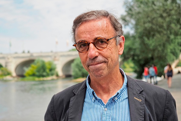 Le maire Pierre Hurmic assure qu’il ne sollicitera pas l’avis des Bordelais au sujet de la suppression du traditionnel sapin de Noël géant de la place Pey Berland (GUILLAUME SOUVANT/AFP via Getty Images)