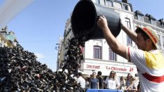 Lille : contraint de fermer à minuit, un restaurant déverse ses moules invendues devant la préfecture