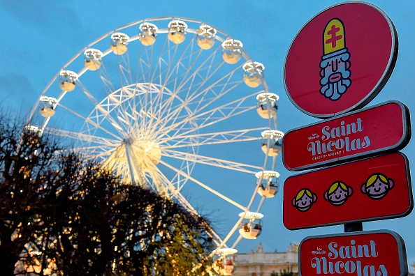 La ville de Nancy a annoncé mercredi l'annulation début décembre du traditionnel défilé de la Saint-Nicolas, le point culminant des festivités autour du saint patron de la Lorraine qui rassemble habituellement quelque 100 000 personnes. (JEAN-CHRISTOPHE VERHAEGEN/AFP via Getty Images)