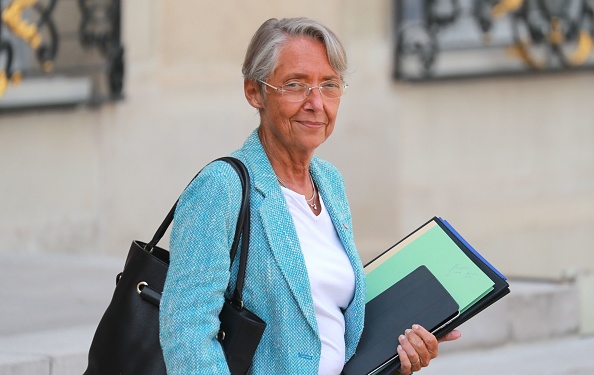 Fin juillet, la ministre du Travail Élisabeth Borne avait indiqué que 25 000 contrôles avaient débouché sur 1 400 "suspicions" de fraude.  (Photo by LUDOVIC MARIN/AFP via Getty Images)