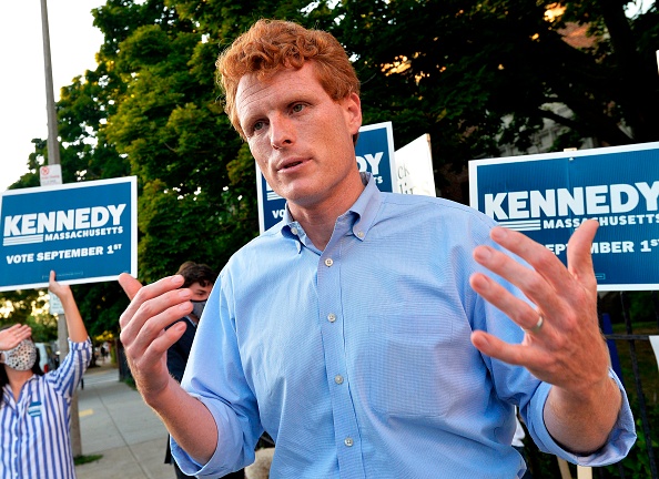 -Le représentant américain pour le Massachusetts Joe Kennedy III, petit-neveu du président assassiné John F.Kennedy, à Boston le 1er septembre 2020. Photo par Joseph Prezioso / AFP via Getty Images.