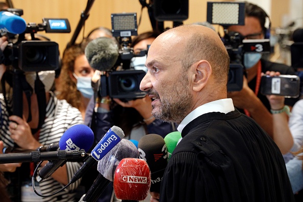 Richard Malka, l'avocat historique de Charlie Hebdo, a appelé lundi à se "serrer les coudes" face aux nouvelles menaces proférées par Al-Qaïda contre le journal satirique pour avoir réédité des caricatures de Mahomet.(Photo GEOFFROY VAN DER HASSELT/AFP via Getty Images)