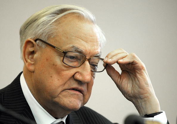 Christian Poncelet, "gaulliste fidèle" et ancien président du Sénat entre 1998 et 2008, est décédé vendredi à l'âge de 92 ans. (Photo GOH CHAI HIN/AFP via Getty Images)