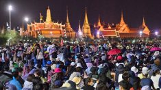 Plusieurs dizaines de milliers de manifestants à Bangkok, démonstration de force contre le gouvernement