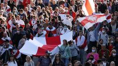 Bélarus : des dizaines de milliers de manifestants malgré la répression policière