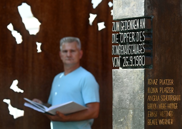 -Robert Hoeckmayr, survivant de l'attaque de l'Oktoberfest de Munich en 1980, pose au à Munich, dans le sud de l'Allemagne, le 21 septembre 2020. Photo par Christof Stache / AFP via Getty Images.