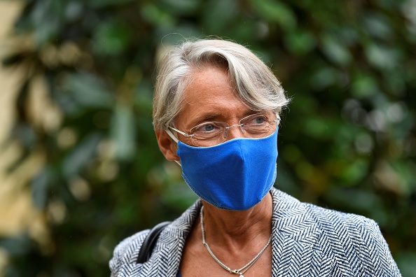 La ministre du Travail, Élisabeth Borne, a annoncé mercredi le maintien jusqu'à la fin de l'année du dispositif de chômage partiel à 100% pour tous les secteurs protégés. (Photo BERTRAND GUAY/AFP via Getty Images)