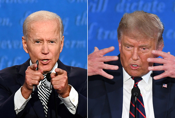 Cette combinaison de photos montre le candidat démocrate à la présidence et ancien vice-président américain Joe Biden (à gauche) et le président américain Donald Trump s'exprimant lors du premier débat présidentiel à Cleveland, Ohio en septembre 29, 2020. (Photo : JIM WATSON,SAUL LOEB/AFP via Getty Images)