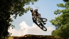 Puy-de-Dôme : il réalise un saut de 18 m au-dessus du peloton du Tour de France