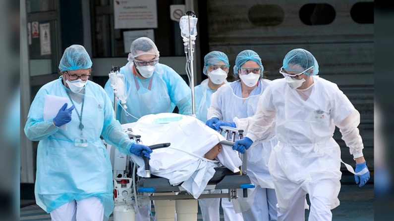 Personnel médical (Photo : SEBASTIEN BOZON/AFP via Getty Images)