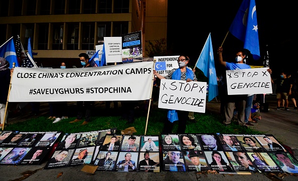 Manifestation  en face du consulat chinois à Los Angeles le 1er octobre 2020(Photo : FREDERIC J. BROWN/AFP via Getty Images)