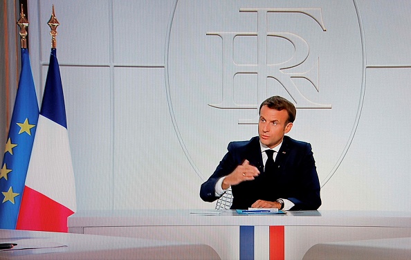 Emmanuel Macron s'adresse à la nation lors d'une interview télévisée depuis le Palais de l’Élysée concernant la situation du nouveau coronavirus, à Paris le 14 octobre 2020. (Photo : LUDOVIC MARIN/AFP via Getty Images)