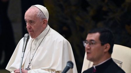 Le pape François défend l’union civile pour les couples homosexuels