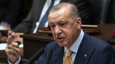 Turquie : la caricature du Président Erdogan dans la une de Charlie Hebdo provoque la colère d’Ankara