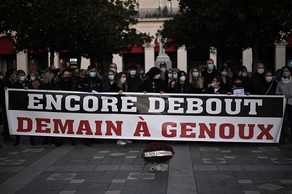 Une manifestation a eu lieu jeudi 29 octobre à Castres (Tarn) contre le confinement qui doit commencer à minuit (LIONEL BONAVENTURE/AFP via Getty Images)