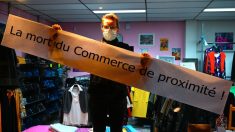 « Je suis prête à aller en prison »: une commerçante désespérée ouvre son magasin de chaussures malgré le confinement