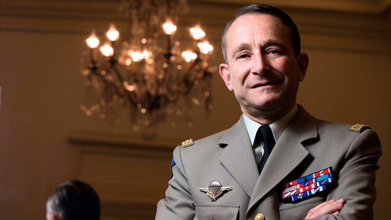 Pierre de Villiers pose en 2014, nouvellement nommé chef d'État-major des armées (Crédit photo JOEL SAGET/AFP via Getty Images)