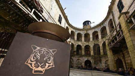 Fort Boyard accueille un nouveau personnage, « Mauvaise Passe », interprété par l’actrice Stéphanie Lhorset