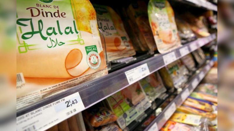 Photo prise dans le rayon charcuterie d’un supermarché parisien le 17 février 2010 (Crédit : LOIC VENANCE/AFP/Getty Images)