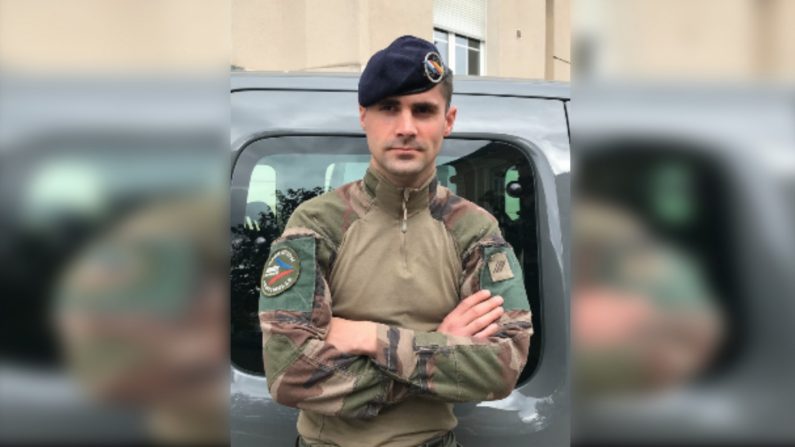 Le brigadier Quentin a prodigué les premiers secours à un sexagénaire étendu par terre dans la gare de Metz avant que les pompiers ne prennent le relais. Crédit : Armées Zone Nord-Est. 