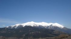 Il porte une femme handicapée sur son dos jusqu’au sommet du Mont Olympe à près de 3.000 mètres d’altitude