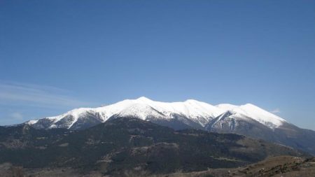 Il porte une femme handicapée sur son dos jusqu’au sommet du Mont Olympe à près de 3.000 mètres d’altitude