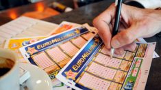 Il touche le gros lot à l’Euro Millions, sa femme ne le croit pas et pense qu’il s’agit d’un canular