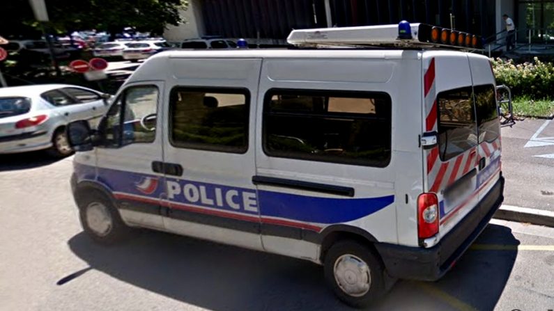 Véhicule de police (Google Maps)