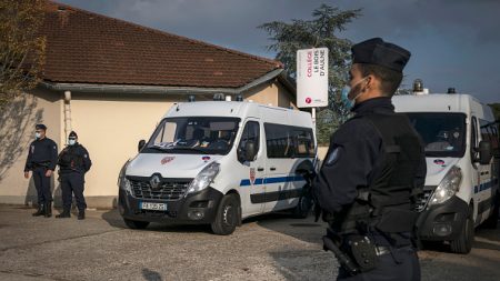 Professeur décapité : « Nous devons reprendre notre destin en main et arrêter de subir », affirme le général Soubelet