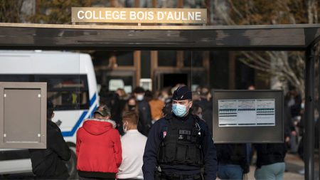 Professeur décapité : pour le général Dubois, « ce n’est pas la République qui est attaquée, ce sont la France et les Français »