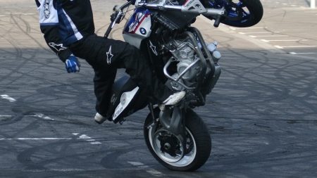 Lyon : la mairie promet d’agir face aux rodéos à moto à répétition en plein centre-ville