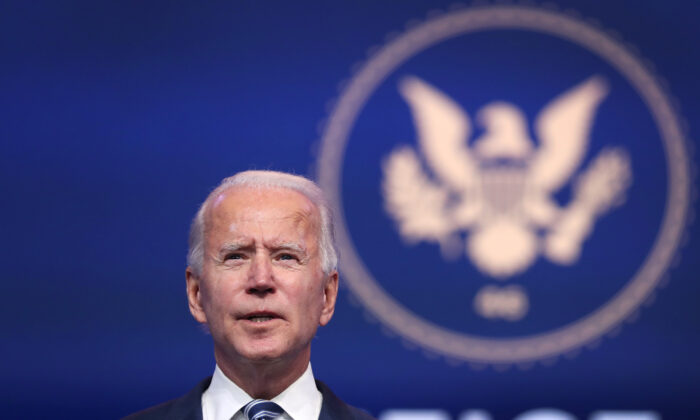 Le candidat démocrate à la présidence Joe Biden s'adresse aux médias au Queen Theater à Wilmington, Del, le 10 novembre 2020. (Joe Raedle/Getty Images)