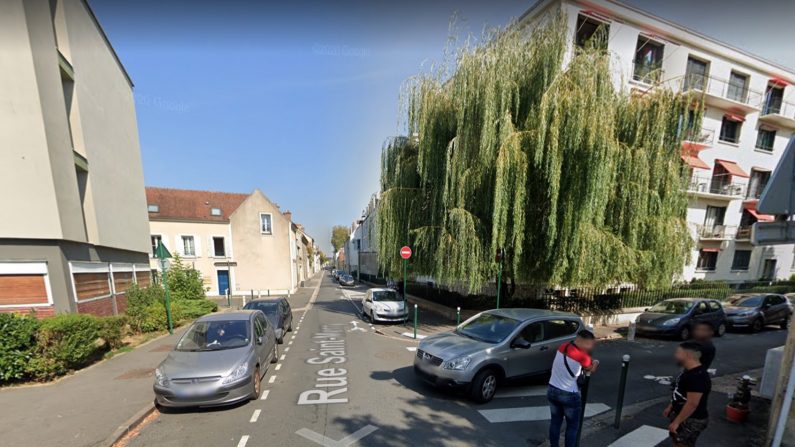 Afin de tenter d’échapper aux policiers, un jeune homme d'une vingtaine d'années a multiplié les acrobaties pour atteindre la cime d’un saule pleureur qui se dresse à l’angle de la rue Saint-Merry et de la rue Alexis Durand. Crédit : Google Maps. 