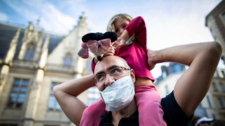 À Prades, la commune de Jean Castex, des parents manifestent pour la suppression du masque dès 6 ans