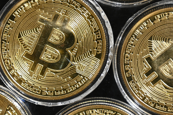 Le ministère américain de la Justice a annoncé avoir saisi des milliers de bitcoins liés au site internet clandestin Silk Road, le 4 novembre 2020. (Photo : OZAN KOSE/AFP via Getty Images)