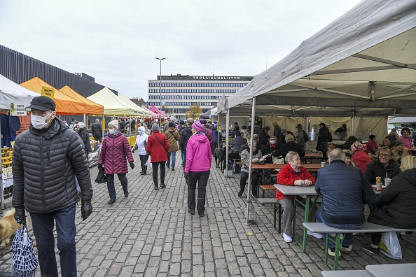 Marché dominical de Hakaniemi à Helsinki, en Finlande. (Photo : MARKKU ULANDER/Lehtikuva/AFP via Getty Images)