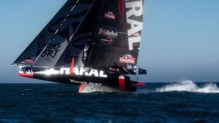 Vendée Globe: La flotte fonce bille en tête dans Theta, Beyou désœuvré