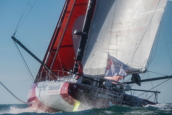 -La skipper britannique Samantha Davies navigue sur son Imoca 60 Initiative Cœur après le départ du Vendée Globe aux Sables-d'Olonne, le 8 novembre 2020. Photo Loic Venance / AFP / AFP via Getty Images.