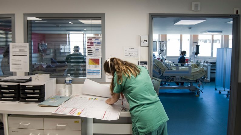 Pour les personnes atteintes de cancer, avec le second confinement "tous les indicateurs passent au rouge", s'est alarmée le 10 novembre la Ligue contre le cancer. (Photo : ALAIN JOCARD/AFP via Getty Images)