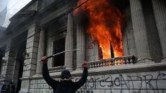 Guatemala: la contestation monte contre le président, le parlement incendié