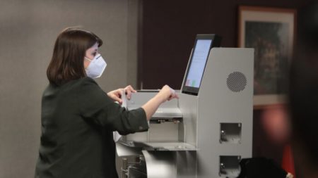 Les inspecteurs du New Hampshire ont découvert un problème : le scanner n’a compté que 28% des bulletins de vote destinés aux candidats du Parti républicain durant un test