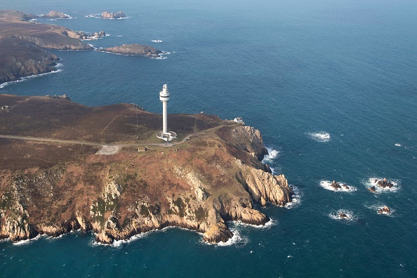 Une vue aérienne prise le 24 février 2018 montre l'île d'Ouessant, en Bretagne, à l'ouest de la France.   (FRED TANNEAU/AFP via Getty Images)