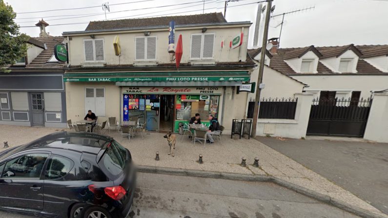 Vue du bar-tabac La Royale sis 22, rue de Senlis, à Compiègne. 